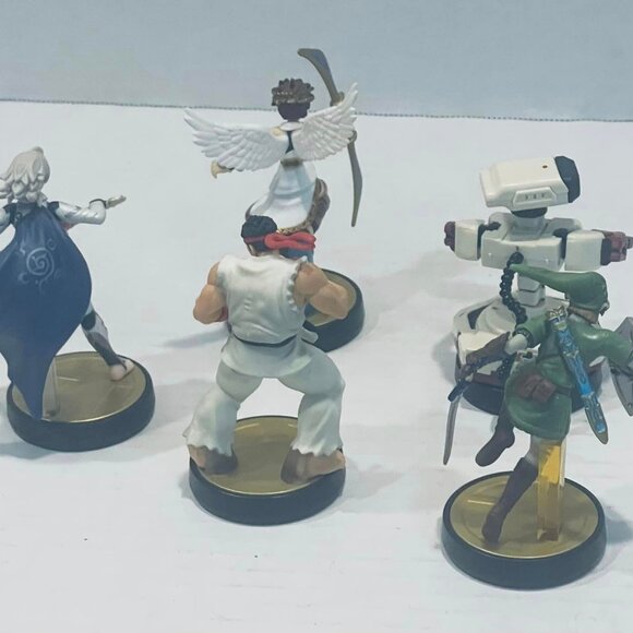 SUPER SMASH BRO NINTENDO AMIBO~Link~ Street Fighter Ry4~ Corrin Player~and MORE - Picture 5 of 14